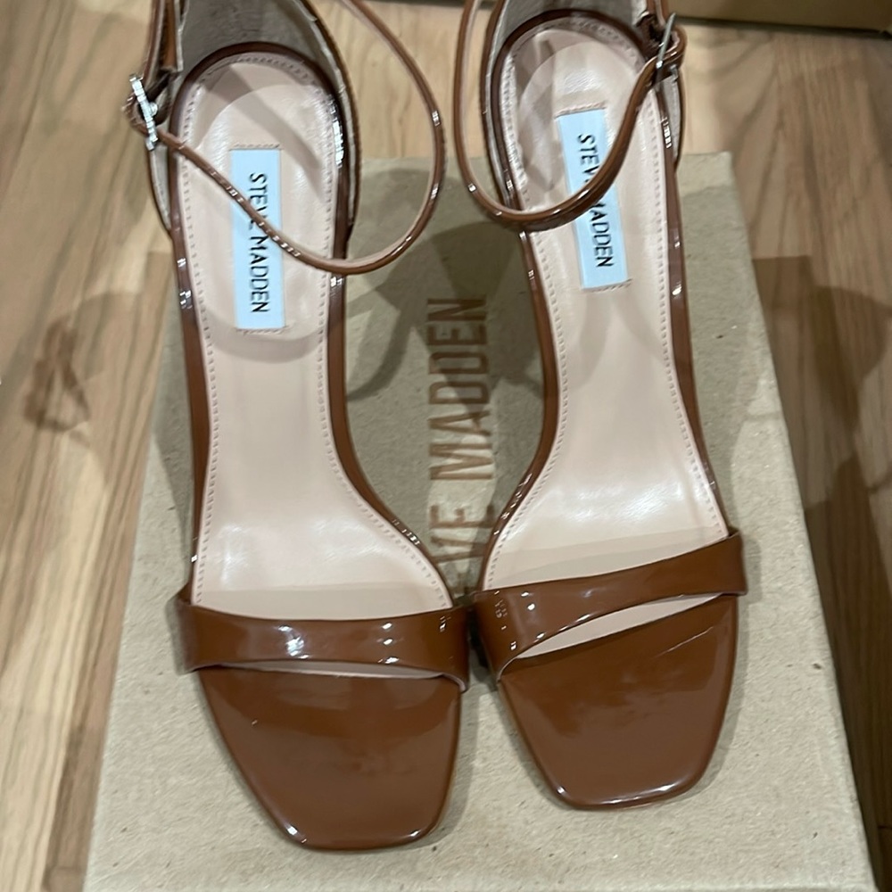 Steve Madden Brand NEW size 8 heels! 🧸